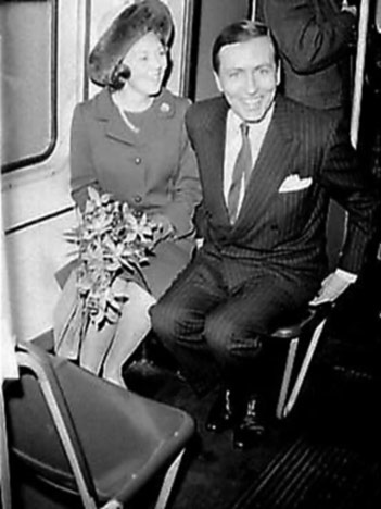 Beatrix en Claus openen de Rotterdamse metro